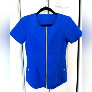 2 pocket blue Jaanuu scrub top xs